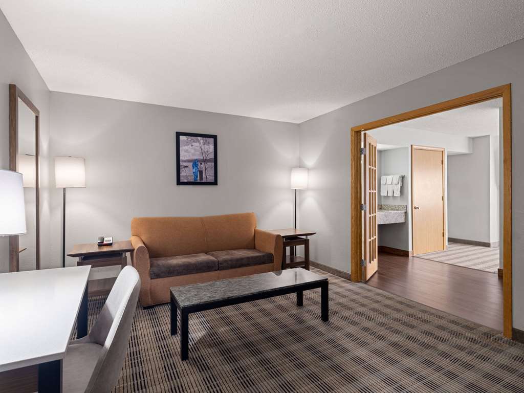 AmericInn by Wyndham Shakopee Near Canterbury Park - photo 38