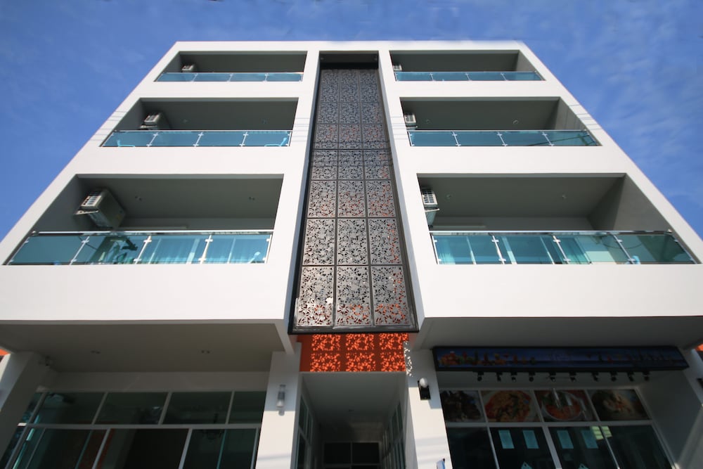 Karon Sea Side - carbon neutral hotel in Phuket