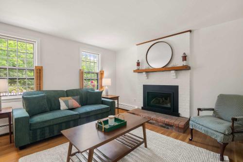 Near Bike Path 4 Min Drive To Nauset Light Beach — Eastham