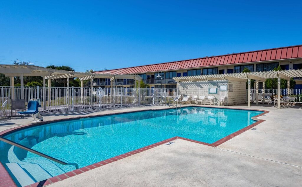 Red Roof Inn Palm Harbor Tarpon Springs - photo 9