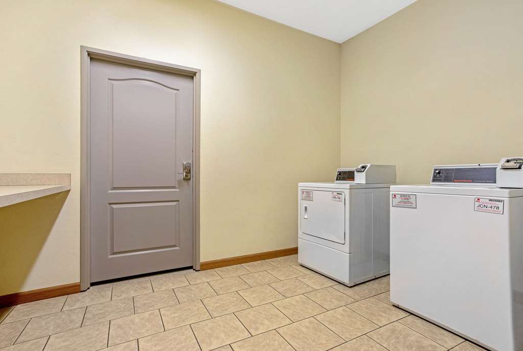 La Quinta Inn & Suites by Wyndham Cleburne - photo 29