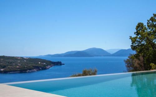 Villa Blauw with Infinity Pool & Sea Views — 4-Star Luxury Hotel in Vasiliki, Greece