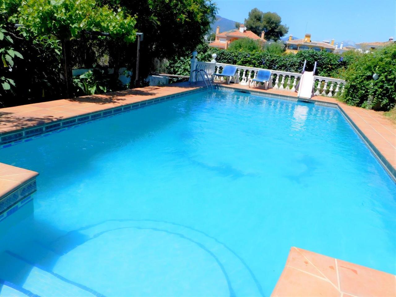Apartamento Con Aparcamiento Privado En Marbella — 4-Star Luxury Hotel in Marbella, Spain