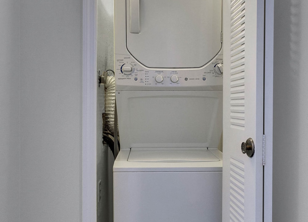 2 Bedroom l Waterpark & Resort Amenities Included Themed Rooms in Kissimmee, United States