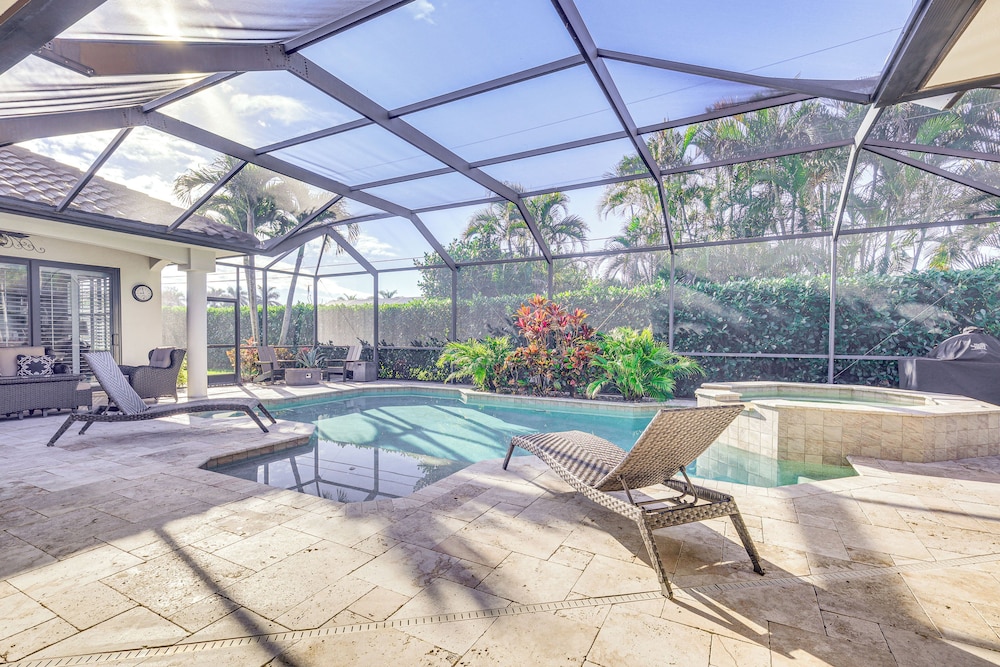 3 Mi to Bonita Beach: Outdoor Oasis w Pool & Spa in Bonita Springs, United States