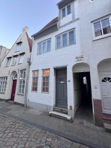 Altstadthaus No 18 — Luebeck