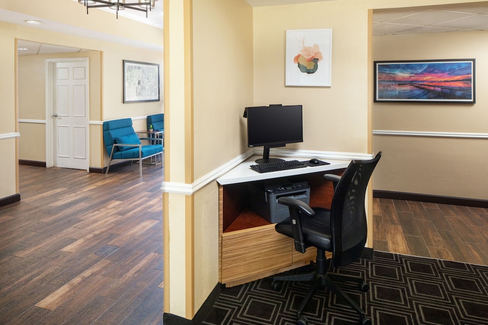 TownePlace Suites by Marriott Springfield - photo 23