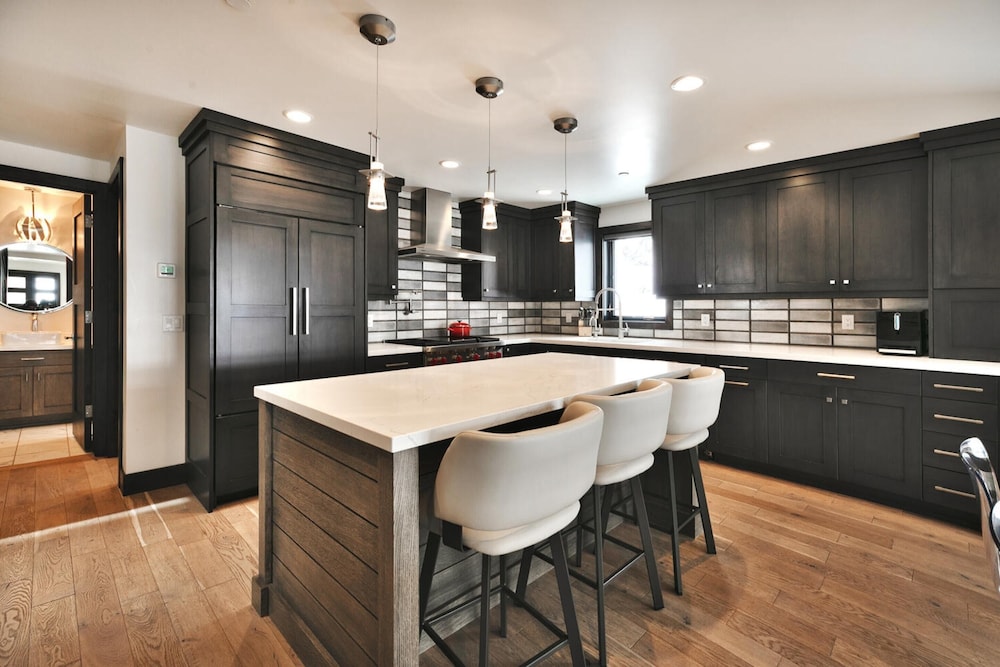 Pinetree by Avantstay Modern Park City Getaway w Patio & Balcony - photo 8