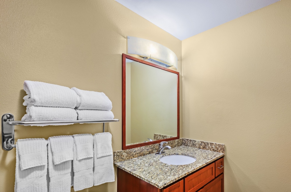 Candlewood Suites El Paso North by IHG - photo 24