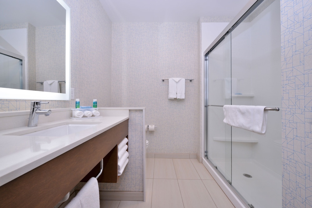 Holiday Inn Express & Suites Madison by IHG - photo 18