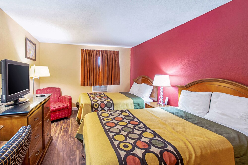 Knights Inn Utica - photo 4