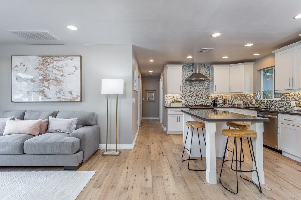 Tangerine Terrace Home Modern Living Firepit BBQ — 4-Star Luxury Hotel in Phoenix, United States