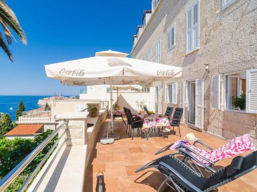 Apartments Davor Two Bedroom Apartment with Sea View and Terrace