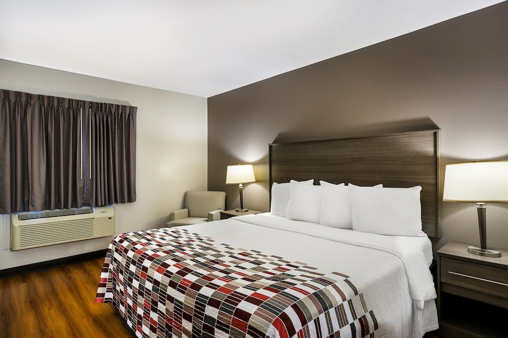 Red Roof Inn Denver - photo 6