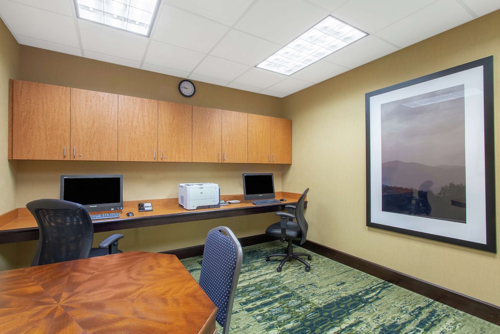 Hampton Inn & Suites Albany Airport - photo 27