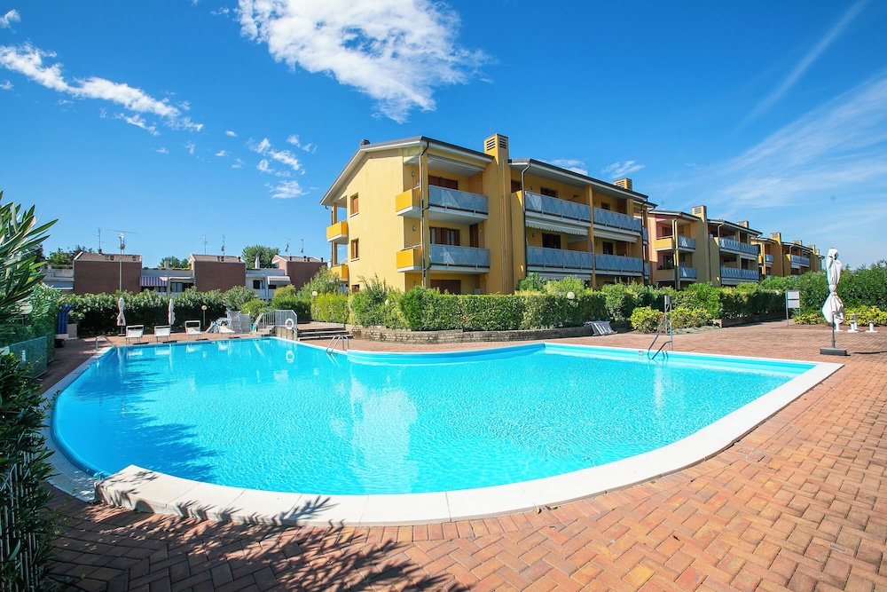 Appartamento Vista Lago — 4-Star Luxury Hotel in Desenzano Del Garda, Italy