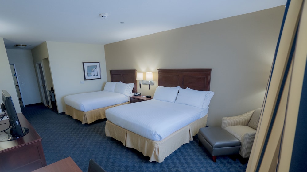 Holiday Inn Express & Suites Pampa by IHG - photo 13