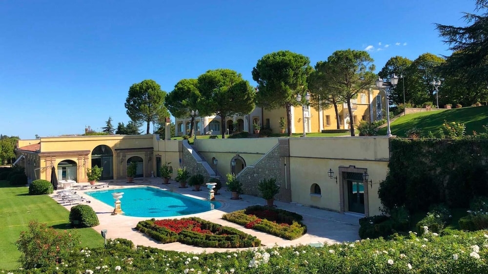 Tenuta Bagni de Consoli 24 — 4-Star Luxury Hotel in Bertinoro, Italy