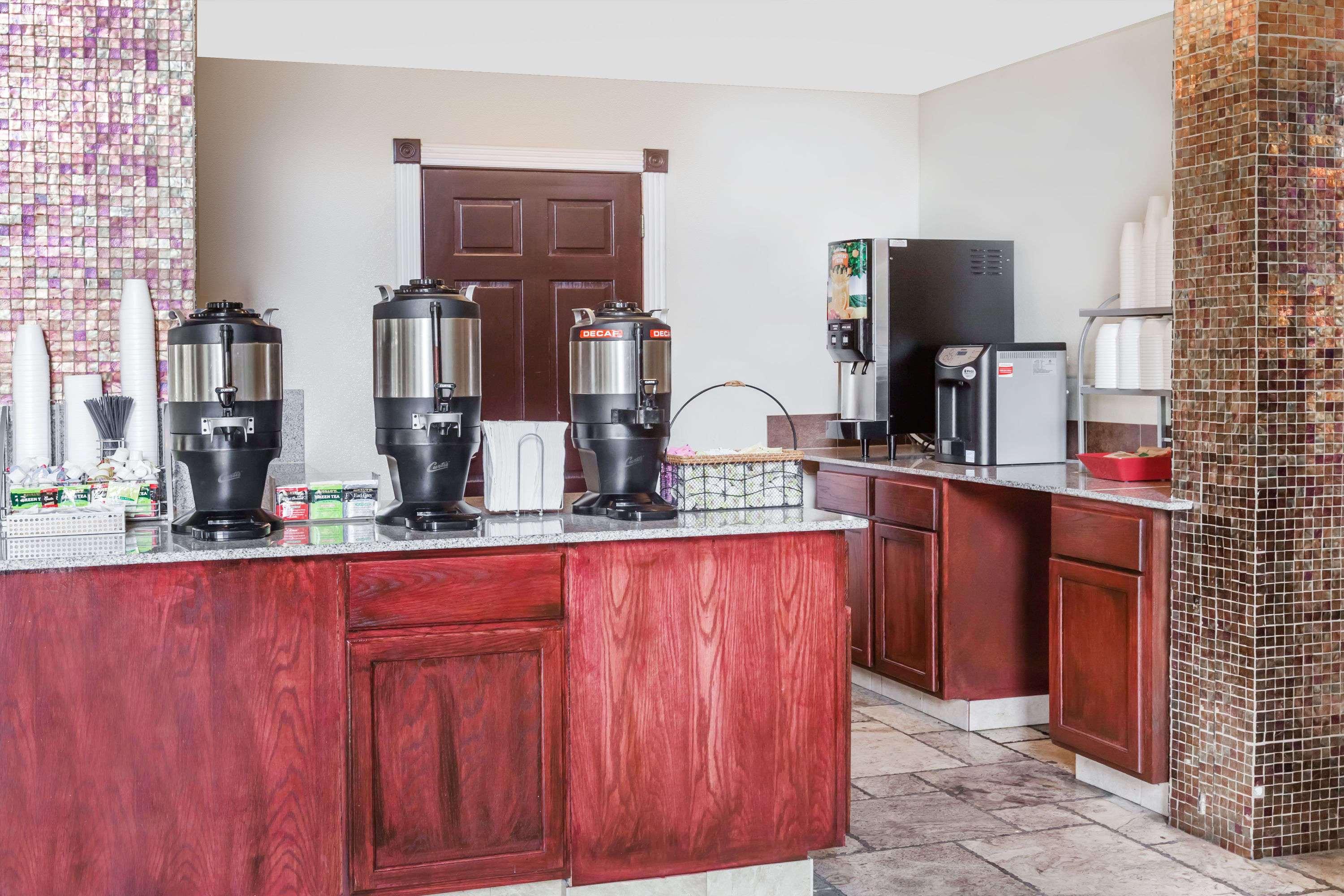 Hawthorn Extended Stay by Wyndham Dallas - photo 12