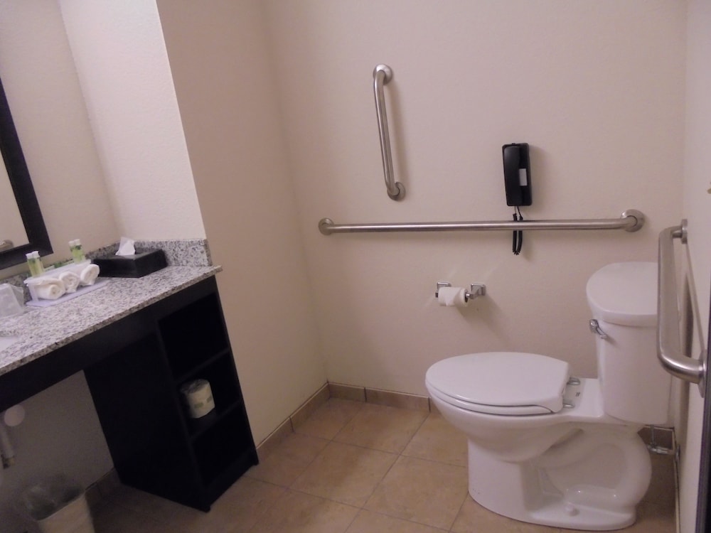Holiday Inn Express & Suites Nevada by IHG - photo 33