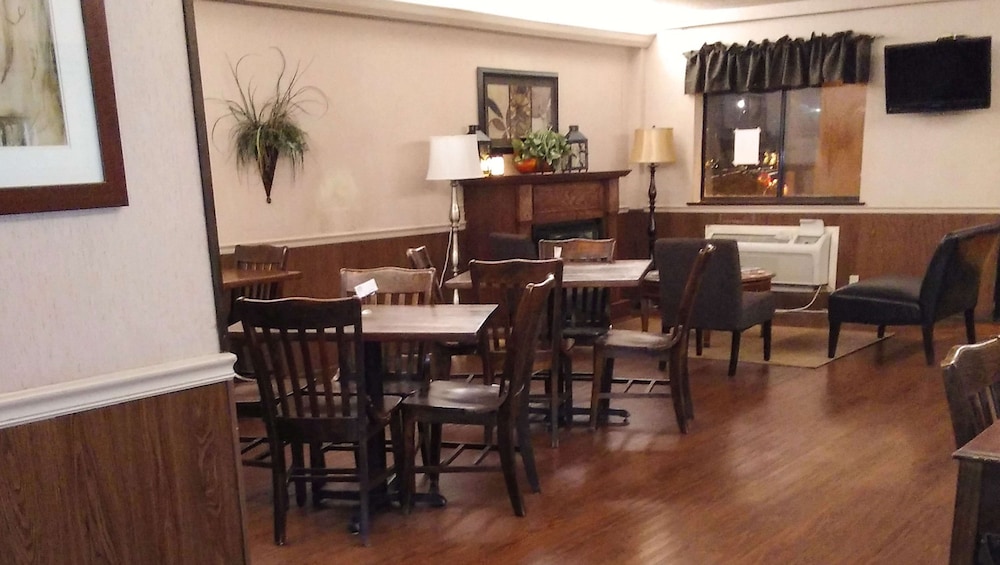 Heritage Place Inn & Suites - photo 6