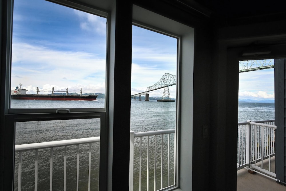 Cannery Pier Hotel & Spa - photo 19