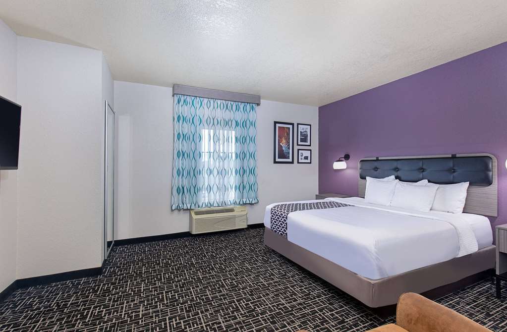 La Quinta Inn & Suites by Wyndham Bowling Green - photo 49