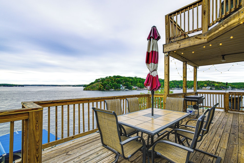Private Dock Pool Table: Lake of the Ozarks Haven in Rocky Mount, United States