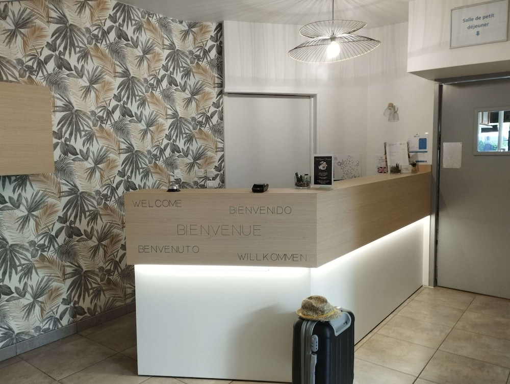 Brit Hotel L'Arrivee Guingamp - carbon neutral hotel in Guingamp