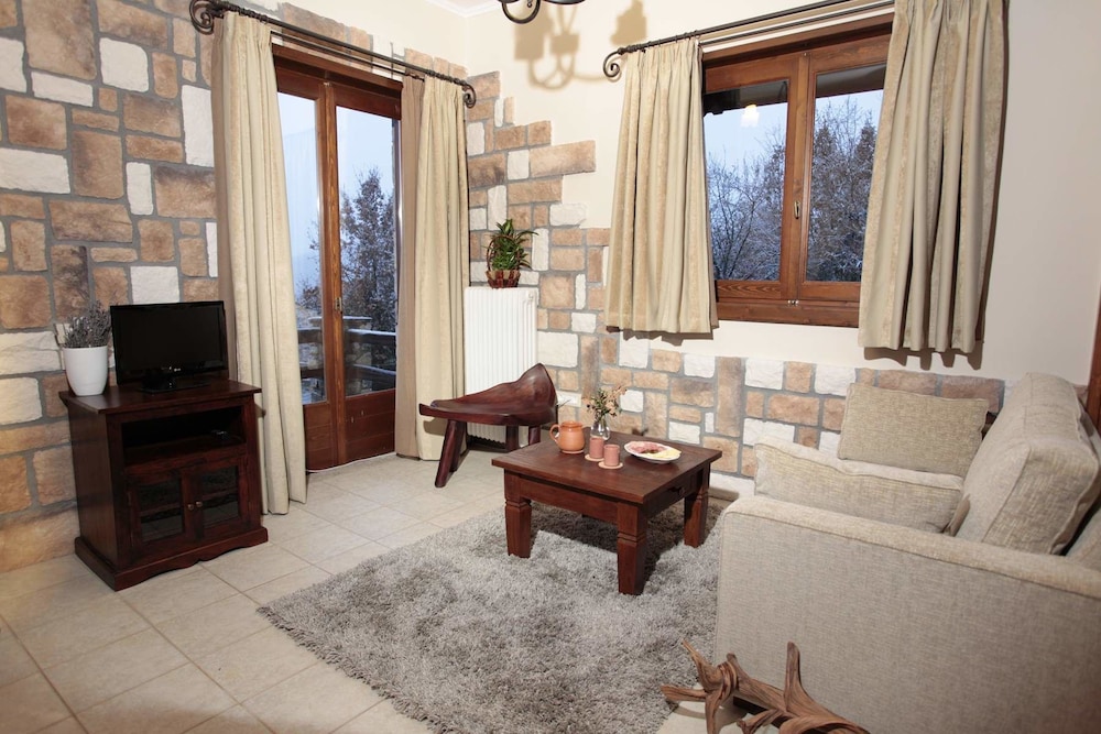 Efharis Filoxenon - carbon neutral hotel in Sikyon