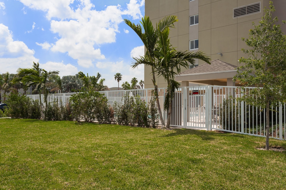 Candlewood Suites Miami Intl Airport 36th St by IHG - photo 41