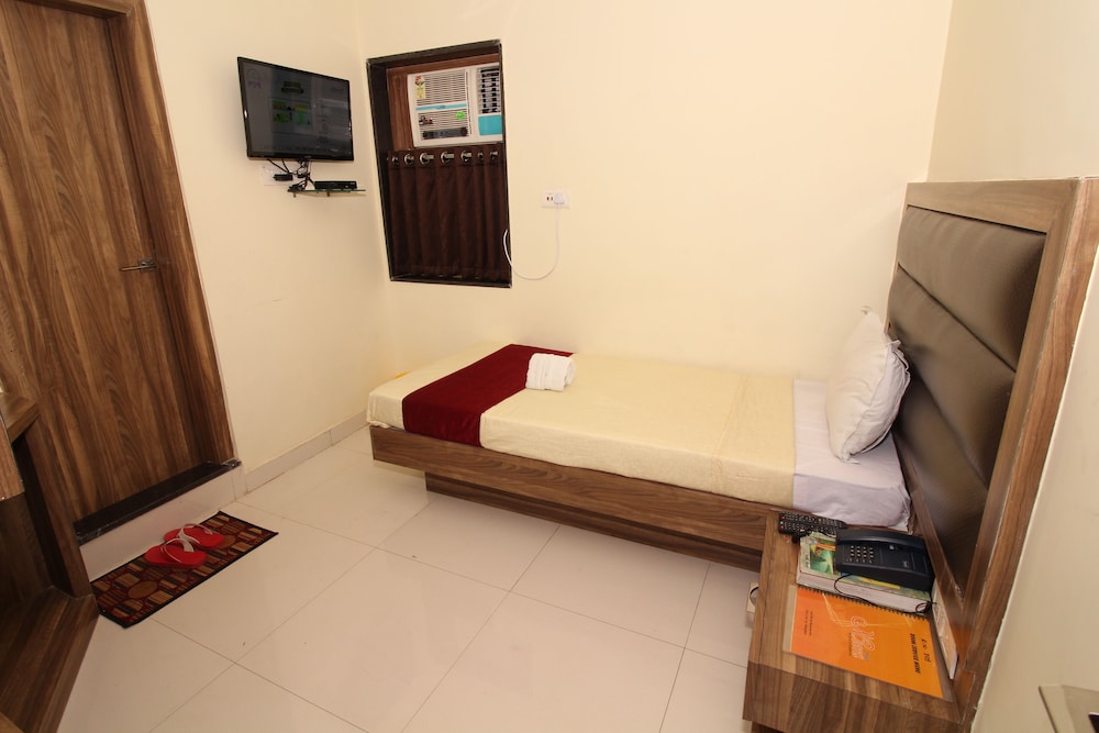 Hotel Meera - last minute hotel in Raipur