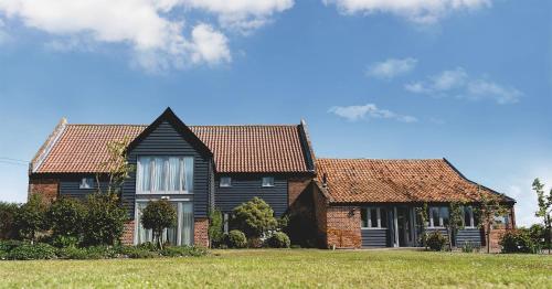 Stackyard Lodge enchanting 18th Century converted barn in the Waveney Valley — 4-Star Luxury Hotel in Beccles, United Kingdom