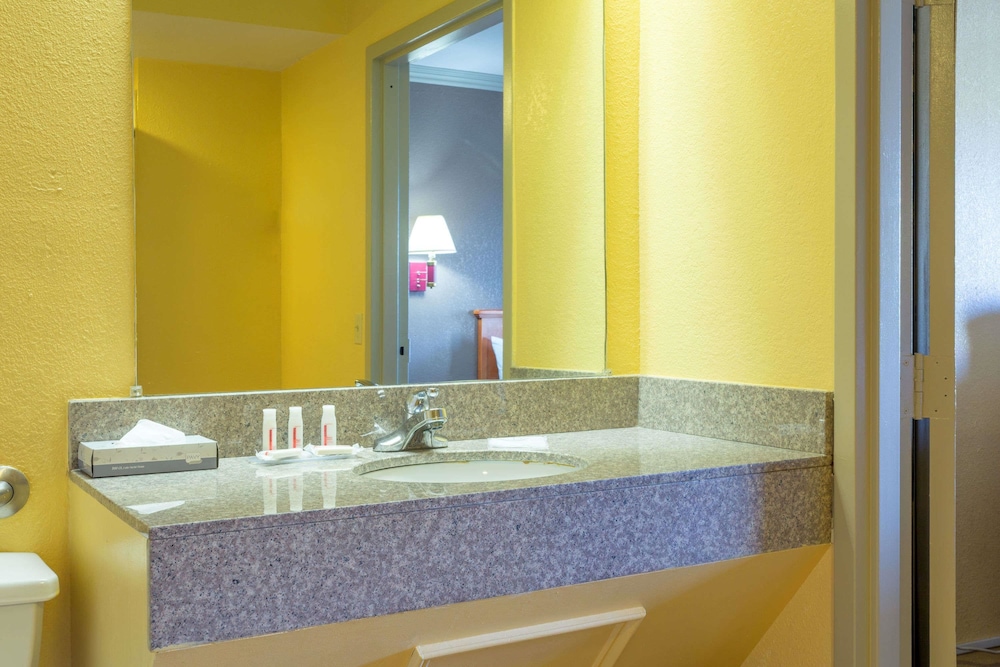 Baymont Inn & Suites Horn Lake Southaven - photo 27
