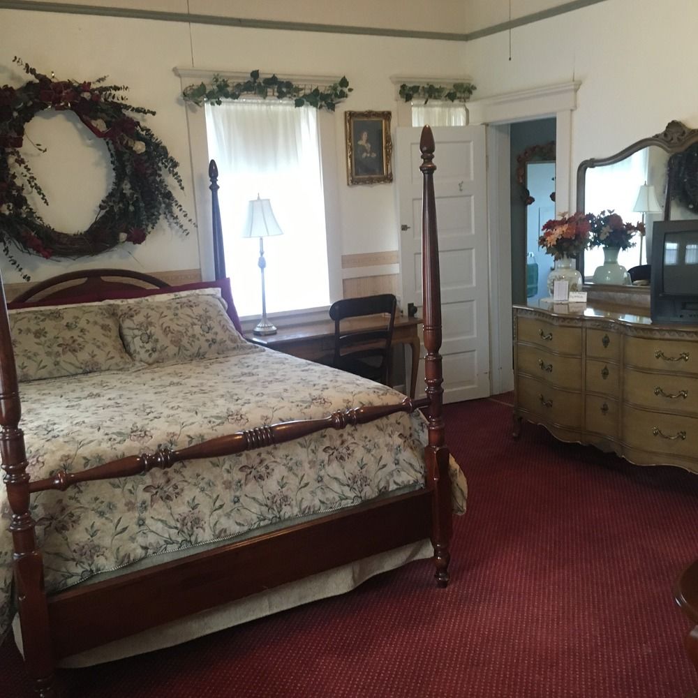 Francie's Inn - photo 8