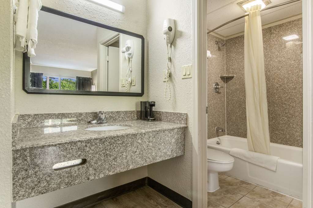 Econo Lodge Fort Knox - photo 23