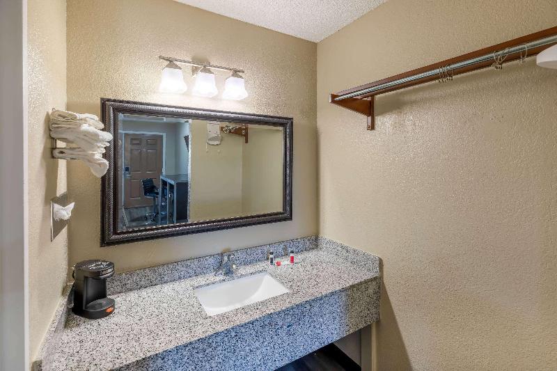Super 8 By Wyndham Tulsa Arpt St Fairgrounds - photo 7