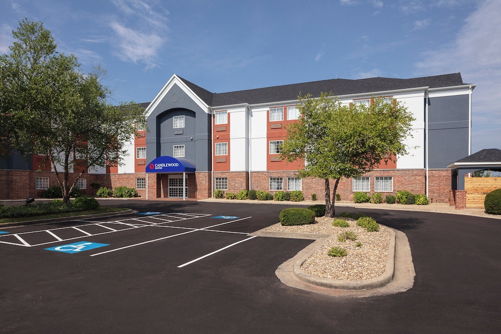 Candlewood Suites St Robert by IHG - carbon neutral hotel in Saint Robert