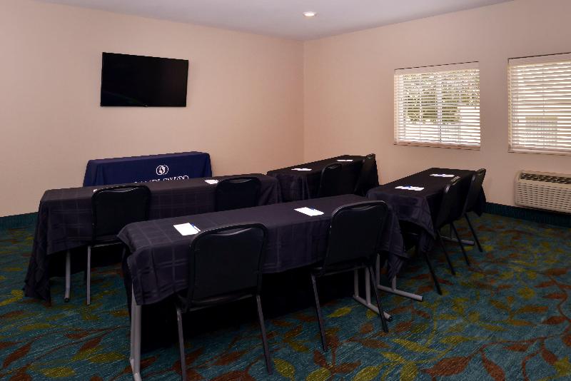 Candlewood Suites Bloomington Normal - photo 51