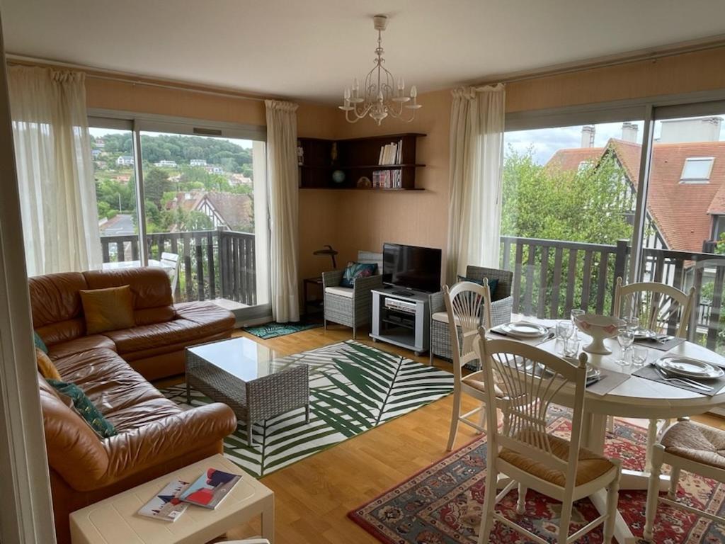 La Vigie Spacieux Lumineux Piscine in Deauville, France