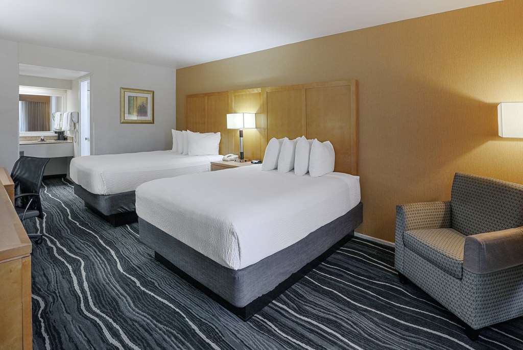 Ramada by Wyndham Costa Mesa Newport Beach - photo 17