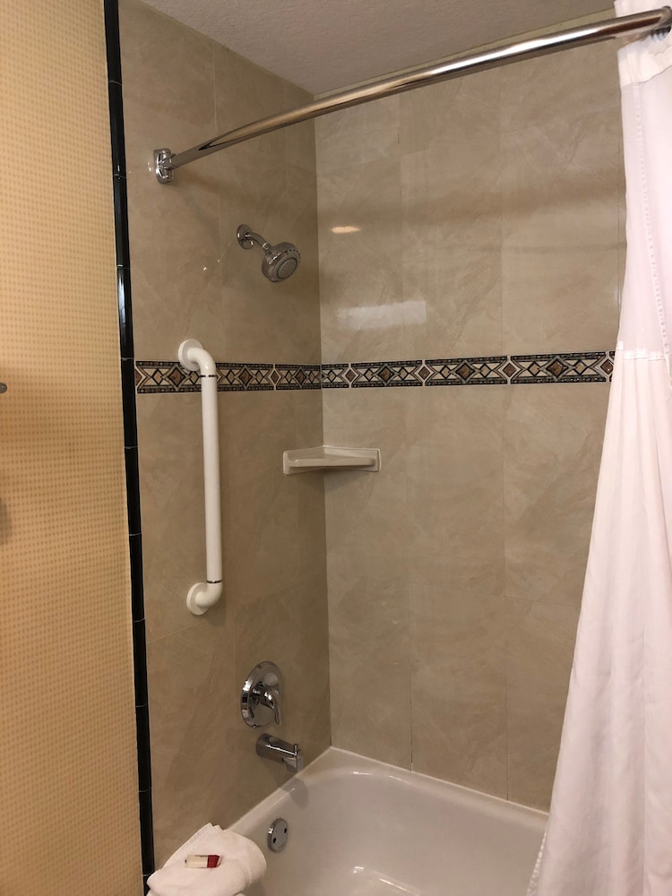 Days Inn & Suites by Wyndham Fort Pierce I 95 - photo 8