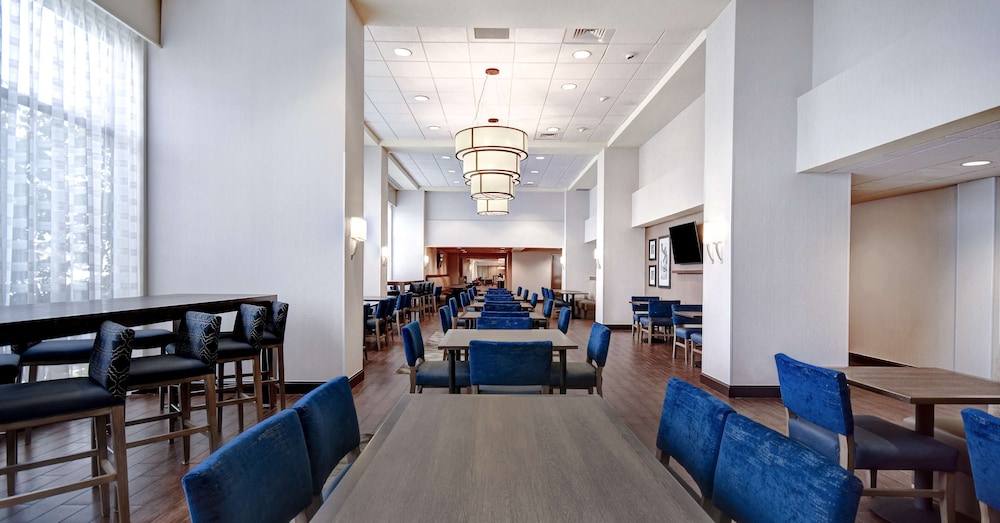 Hampton Inn & Suites Alexandria Old Town Area South - photo 44