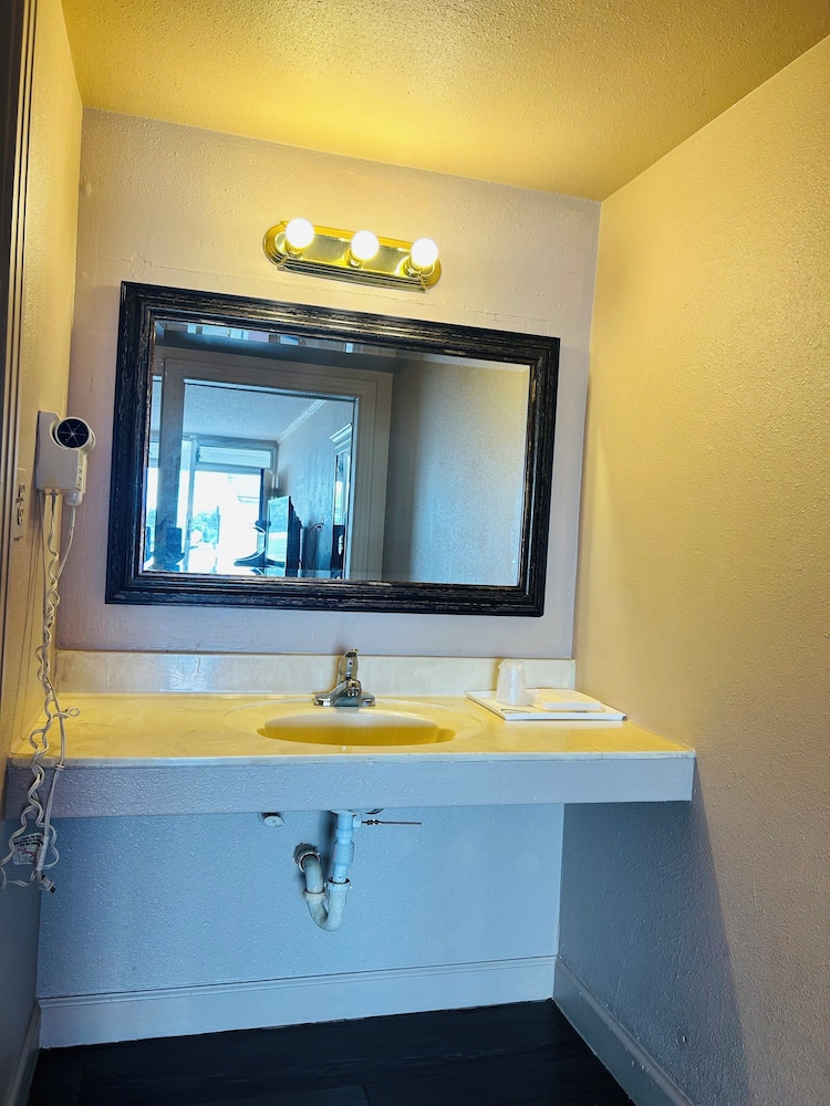 Ross Motel - photo 27
