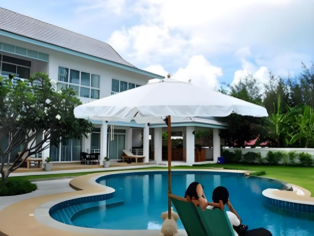 Baan Jeen Hotel Samroiyod Beach in Prachuap Khiri Khan, Thailand