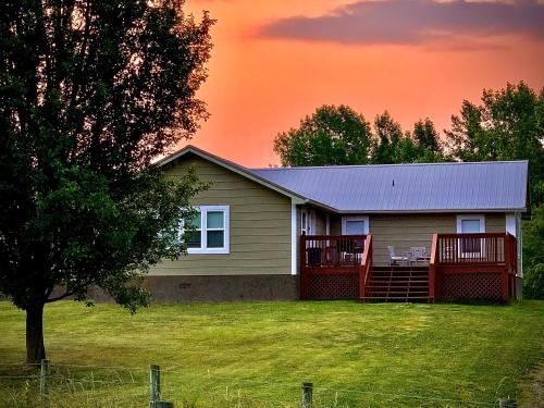 Baxter Farmhouse — 4-Star Luxury Hotel in Dandridge, United States