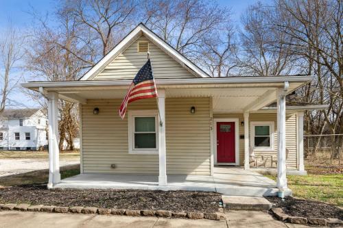 Chestnut St 3 Bedroom House in Historic Loveland — 4-Star Luxury Hotel in Loveland, United States