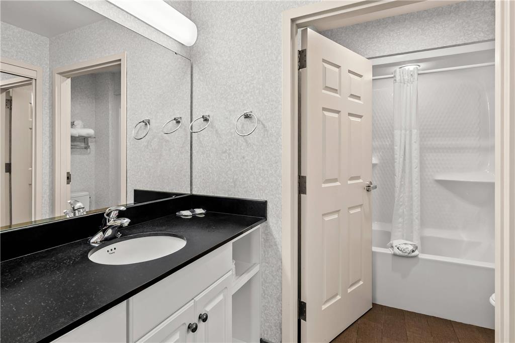 MainStay Suites Roanoke Airport - photo 10