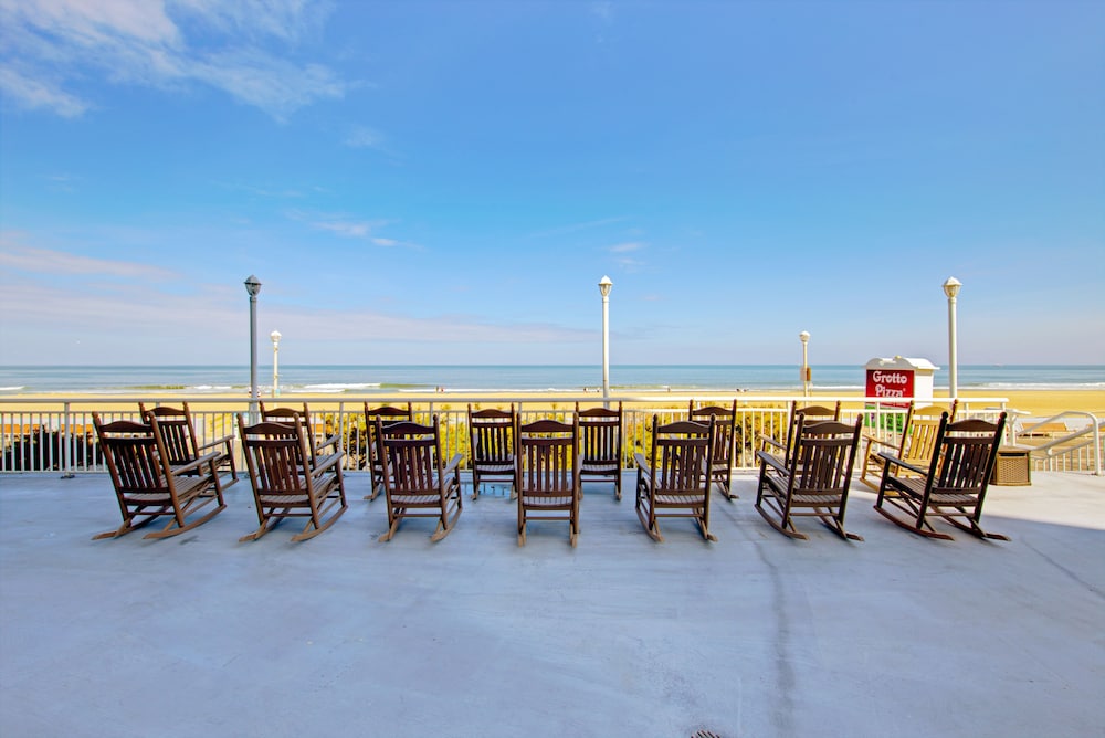 Commander Hotel & Suites - photo 40