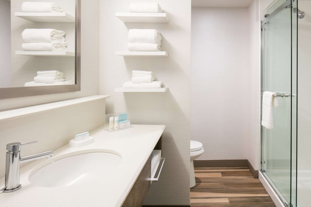 Hampton Inn & Suites Mason City - photo 23
